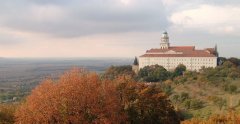 匈牙利旅游:世界文化遗产潘农哈尔玛修道院