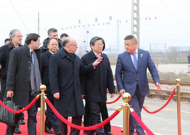 法国总理参加WAE里昂—武汉班列接车,欧洲,欧洲网
