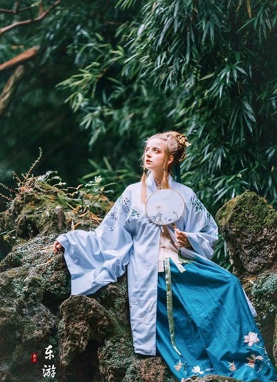 李遐:西南财经大学乌克兰美女留学生Nika李遐喜欢打麻将,欧洲