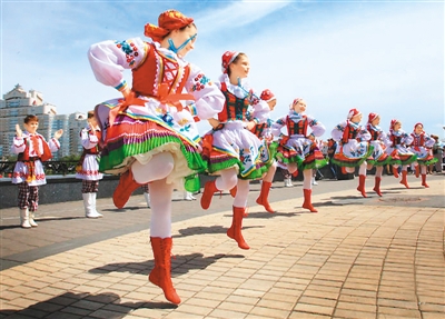 白俄罗斯民俗礼节:白俄罗斯的服饰,饮食习惯,交往礼节,小费等,欧洲,欧洲网