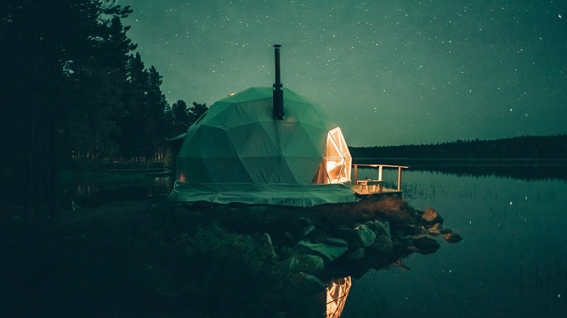 芬兰北极光圆顶屋-哈里尼瓦(HARRINIVA)欣赏Torassieppi湖风光,欧洲,欧洲网