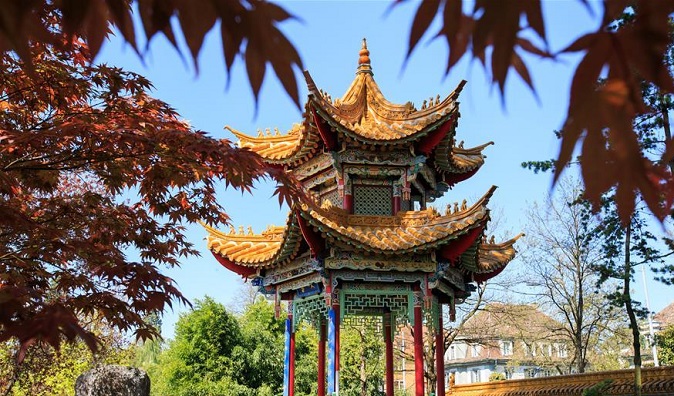 瑞士苏黎世中国园:昆明市赠建的苏黎世湖东岸中国园景色,欧洲