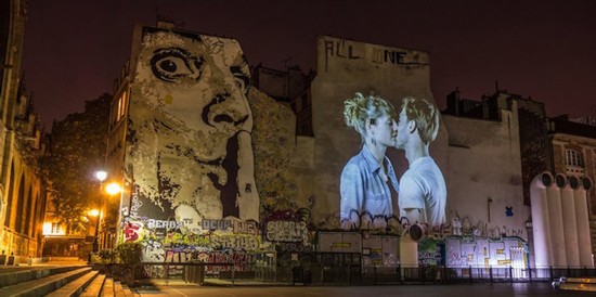 艺术家JulienNonnon最新作品《接吻》用数字投影技术投射巴黎街道上,欧洲,欧洲网
