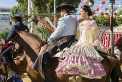 安达卢西亚传统节日:塞维利亚四月节Feria-喝雪莉酒和Rebujito饮料