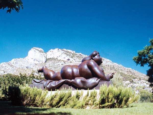 摩纳哥旅游景点:摩纳哥Fontvieille市区不同公园内的雕塑艺术品之路,欧洲,欧洲网
