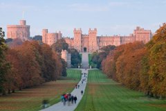 温莎堡Windsor Castle, Berkshire-英国泰晤士河上游温莎小镇的景色