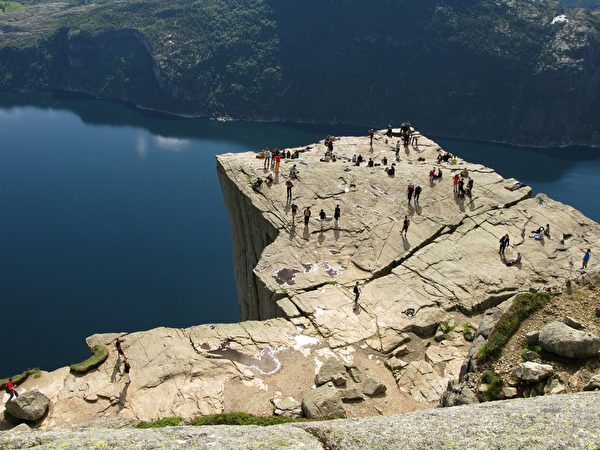 挪威圣坛岩Preikestolen/PulpitRock:挪威三大奇石之吕瑟峡湾圣坛岩,欧洲,欧洲网