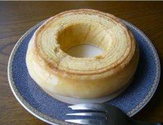 德国美食:年轮蛋糕Baumkuchen - 年轮蛋糕造型似甜卷面包Baumstriezel