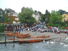 英国英格兰温德米尔湖Windermere Lake景色:温德米尔湖鲍内斯镇