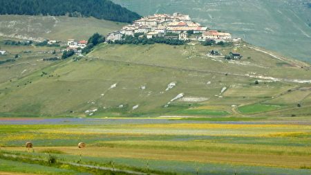 欧洲18个不可思议景点:意大利Umbria的卡斯特卢西奥山谷Castelluccio,欧洲,欧洲网