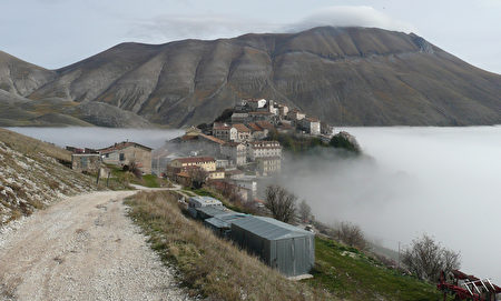 欧洲18个不可思议景点:意大利Umbria的卡斯特卢西奥山谷Castelluccio,欧洲,欧洲网