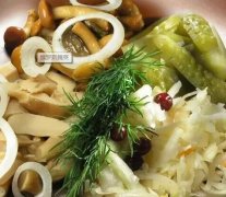俄罗斯美食：俄罗斯腌菜соленые овощи