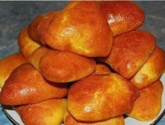 俄罗斯美食：俄式小餐包пирожок