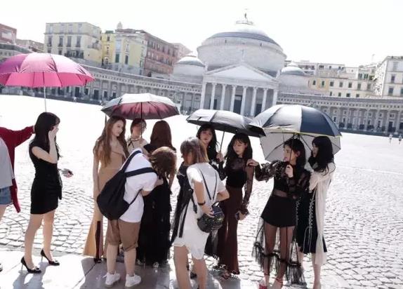 SNH48第四届偶像年度人气总决选TOP16星光组在意大利那不勒斯录制MV,欧洲