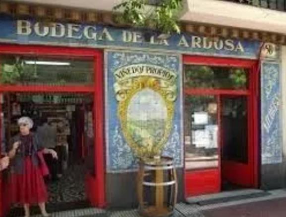 马德里用餐前菜：开胃酒啤酒,苦艾酒或红酒和下酒菜tapa-La Ardosa酒吧,欧洲,欧洲网