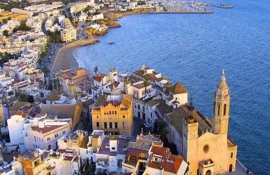 Sitges锡切斯：西班牙巴塞罗那小镇Sitges-蓝色大海的传说海边教堂取景,欧洲,欧洲网