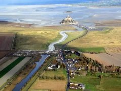 Mont-Saint-Michel法国圣米歇尔山:圣米歇尔教堂为法兰西天主教圣地