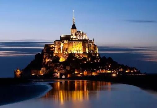 Mont-Saint-Michel法国圣米歇尔山:圣米歇尔教堂为法兰西天主教圣地,欧洲,欧洲网