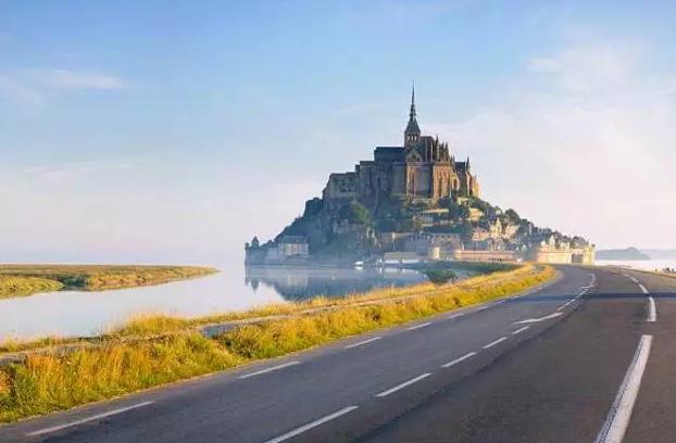 Mont-Saint-Michel法国圣米歇尔山:圣米歇尔教堂为法兰西天主教圣地,欧洲,欧洲网