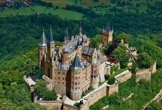 霍亨索伦城堡Burg Hohenzollern-德国南部最著名的普鲁士王朝城堡,欧洲