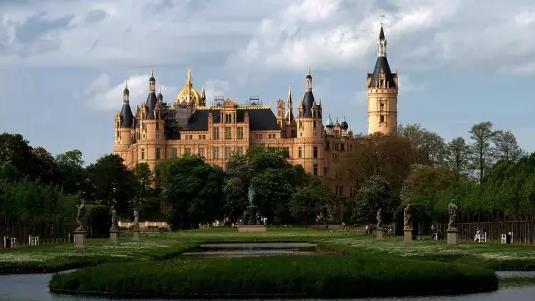 德国什未林城堡Schweriner Schloss:童话般的水上古堡-什未林城堡,欧洲