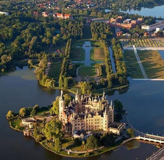 德国什未林城堡Schweriner Schloss:童话般的水上古堡-什未林城堡,欧洲