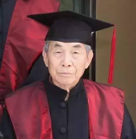 台湾老人105岁考博士 75岁开始旅行玩遍欧洲,欧洲