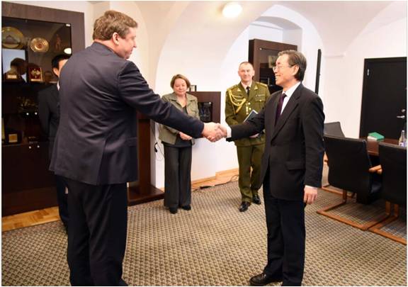 欧洲立陶宛消息:驻立陶宛大使魏瑞兴拜会立陶宛新任国防部长,欧洲,欧洲网