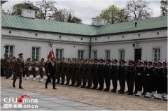 波兰的国旗日和波侨日是哪一天?波兰华沙老城城堡广场升旗仪式