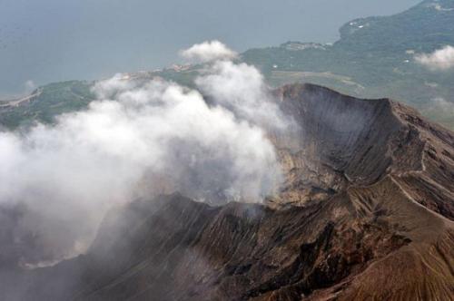 堪察加半岛希韦卢奇火山:俄罗斯堪察加半岛火山喷发 灰柱4千米,欧洲,欧洲网