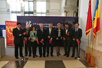 驻罗马尼亚大使徐飞洪赴罗马尼亚国家历史博物馆出席柯列然夫妇,欧洲