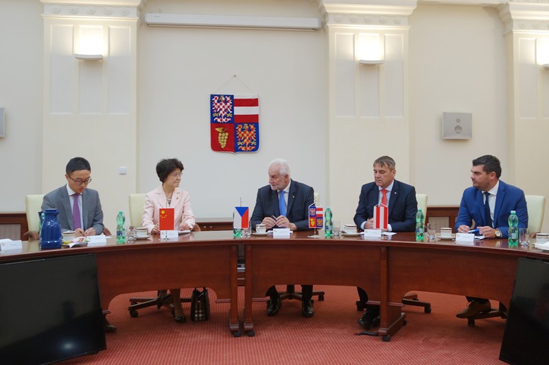 马克卿大使访问捷克南摩拉维亚州- 参访马萨里克大学、南摩州创新中心,欧洲,欧洲网