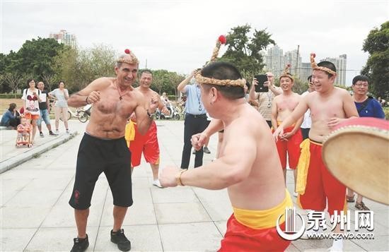 马其顿 斯洛文尼亚中东欧国客人在泉州跳拍胸舞,欧洲,欧洲网