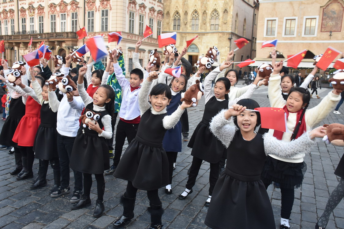 捷克布拉格老城广场 映像布拉格音乐文化交流活动举行,欧洲,欧洲网